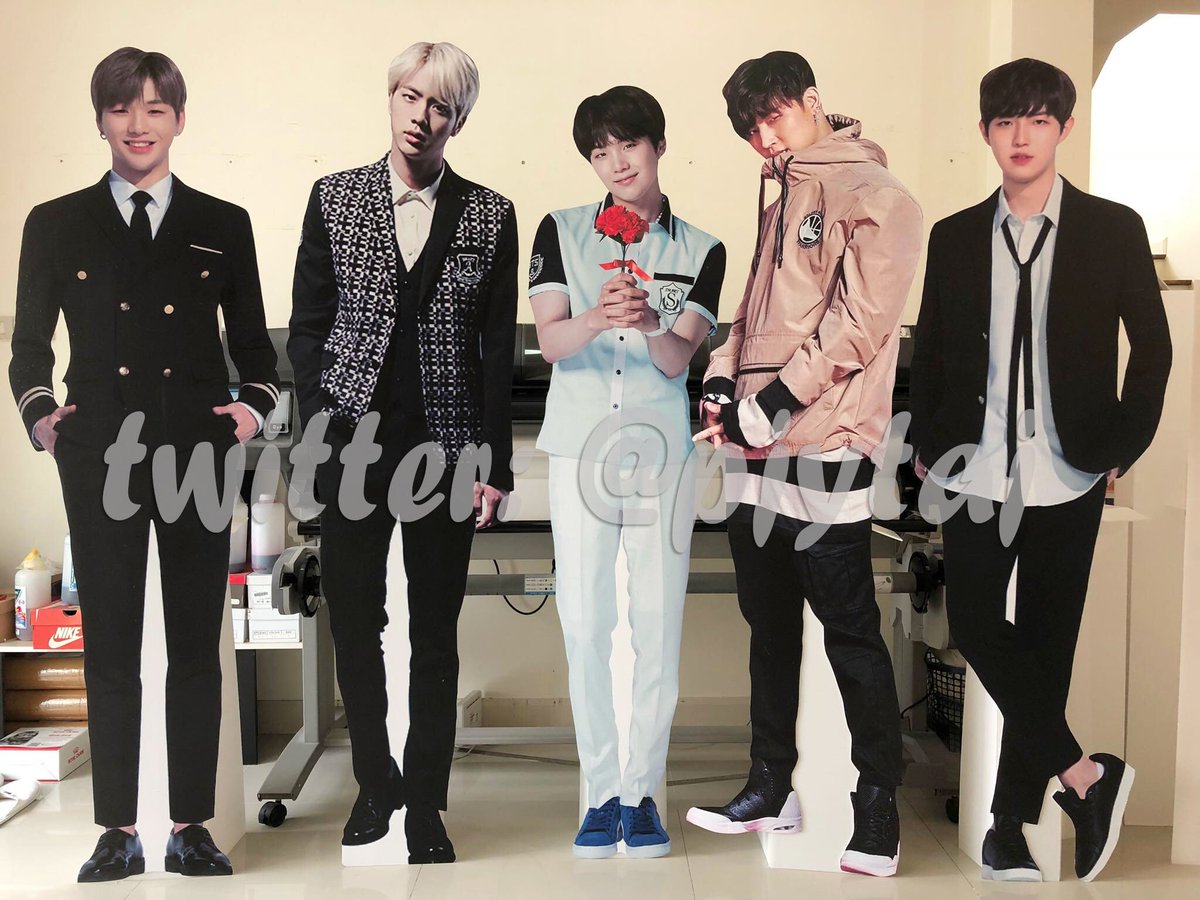 pjytaj's tweet photo. @pppowerbank ฝากรีค่า🙏 
รับทำสแตนดี้ขนาดเท่าตัวจริง 
▪️170-180ซม. 
▪️1250฿ส่งฟรีEMS+ฟรีขาตั้ง
▪️ทำได้ทุกๆรูปทุกวงไม่จำกัด 
▪️ใครที่ไม่รูปทางร้านมีให้เลือกค่า
                 ⚡️สั่งของได้ในdmเลยนะค้า⚡️ https://t.co/HHi5I1WiCI