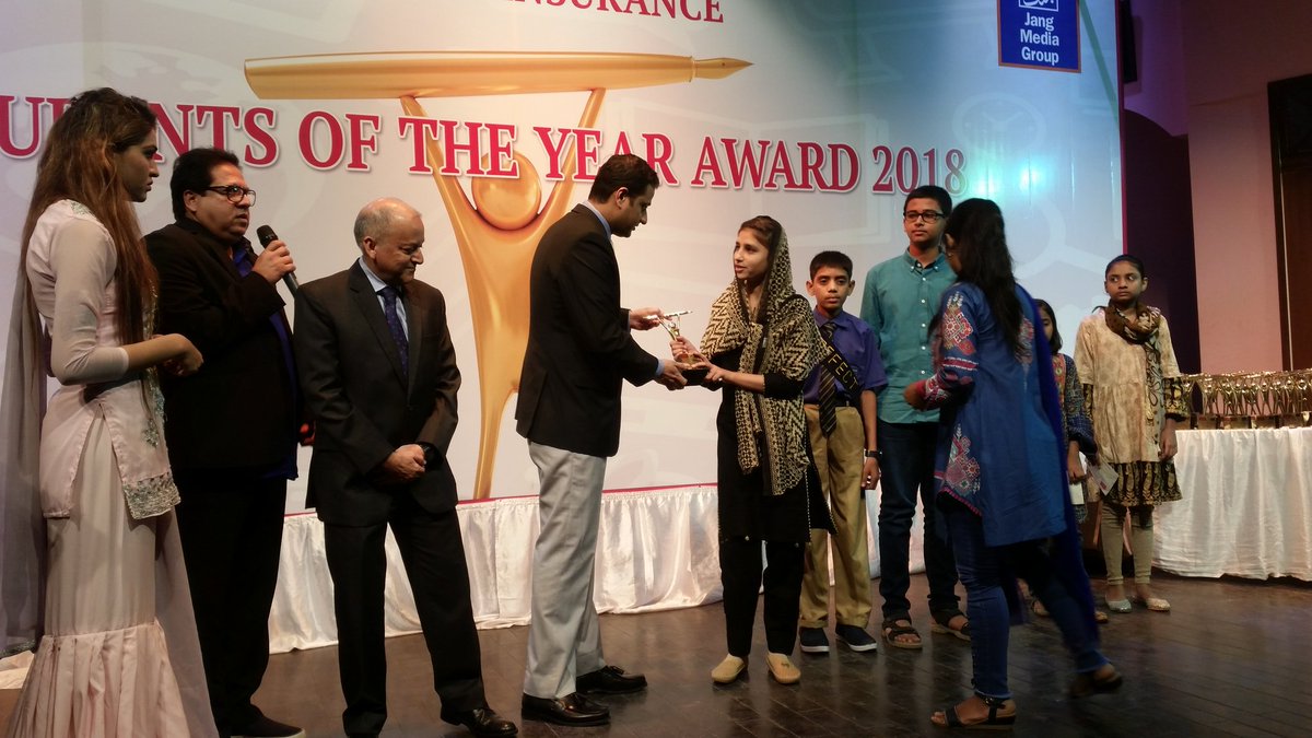 SindhUpdates_'s tweet photo. Advisor to CM for Information,Law and Anti-corruption @murtazawahab1 spoke at "Students of the year Award 2018" by Jang media group at Arts council karachi https://t.co/C6IAJVQj61