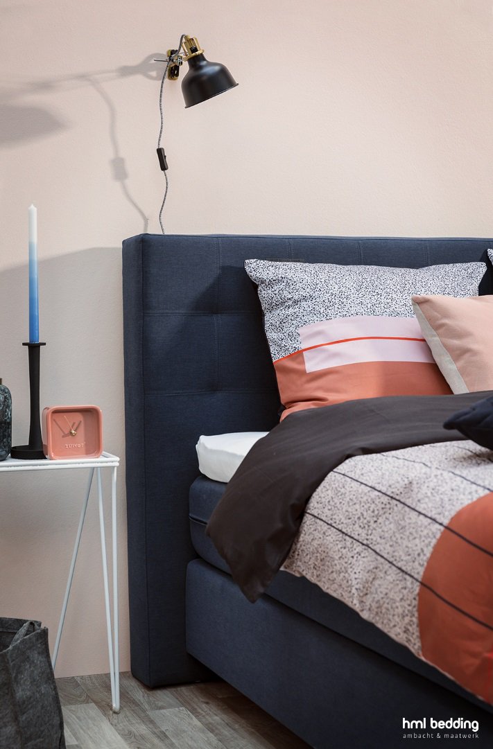 LUXE &amp; PIT

Model hoofdbord: Andante
Stofkleur: Delta 49 Navy
hmlbedding.nl/moodboards 
#hmlbedding ambacht&amp;maatwerk