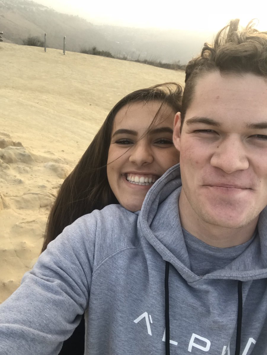 elisafaith4's tweet photo. s/o to the wind for really helping out with taking photos ahaha https://t.co/2nFrclxQPo