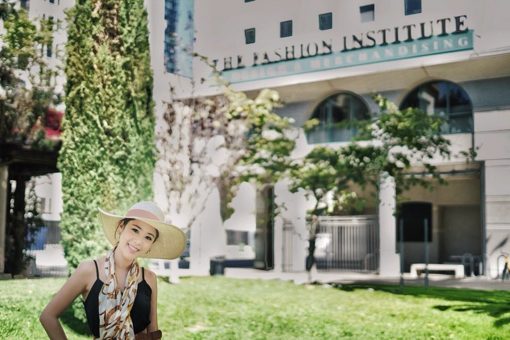 thehappiestmind's tweet photo. #Q2: What three things do you always have with you in class? #FIDMFirstWeek
1. My FIDM Rolling Tote
2. Water bottle
3. And my Sony camera https://t.co/CjGRC4BmyL