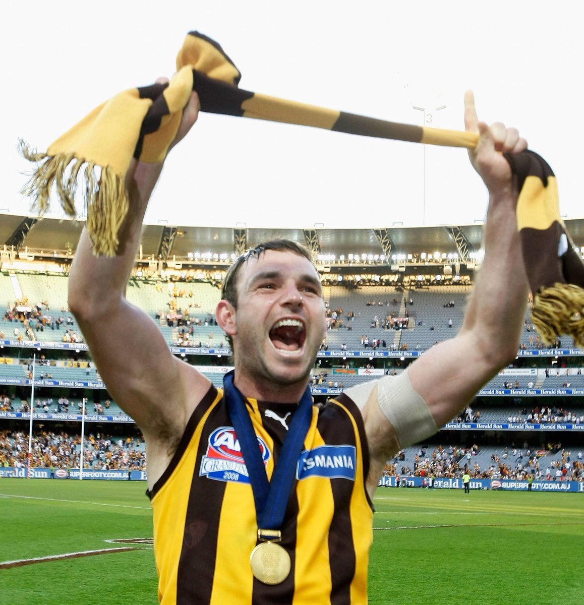 HawthornFC's tweet photo. 10 YEARS ON.

💛💛💛

#Always https://t.co/M4jL0kfLJB