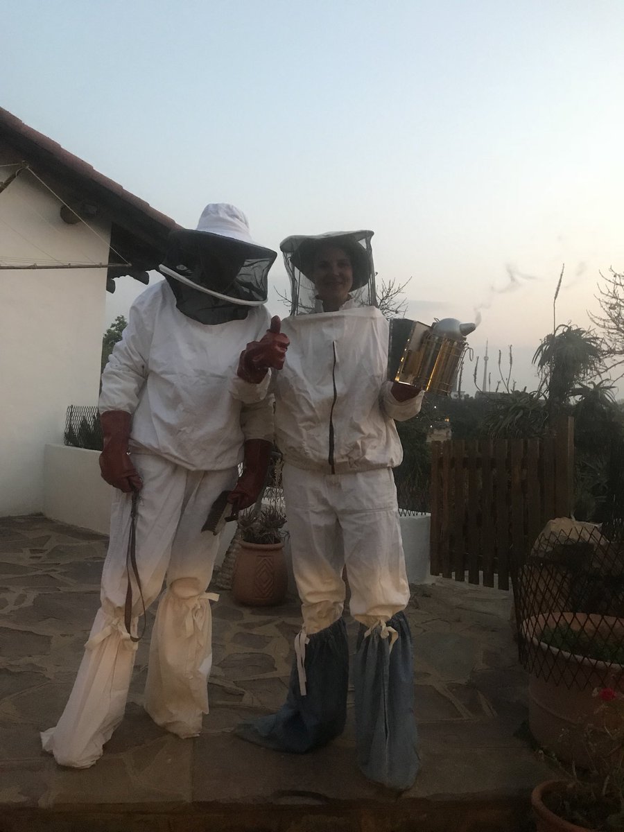 InkaJaroszynski's tweet photo. When your passport gets stolen in South Africa. LEARN a new skill #beekeeping🐝🐝 and TEACH new skills #southafrica #proudlysouthafrican 🇿🇦🇿🇦 https://t.co/KgVGVmG1DM