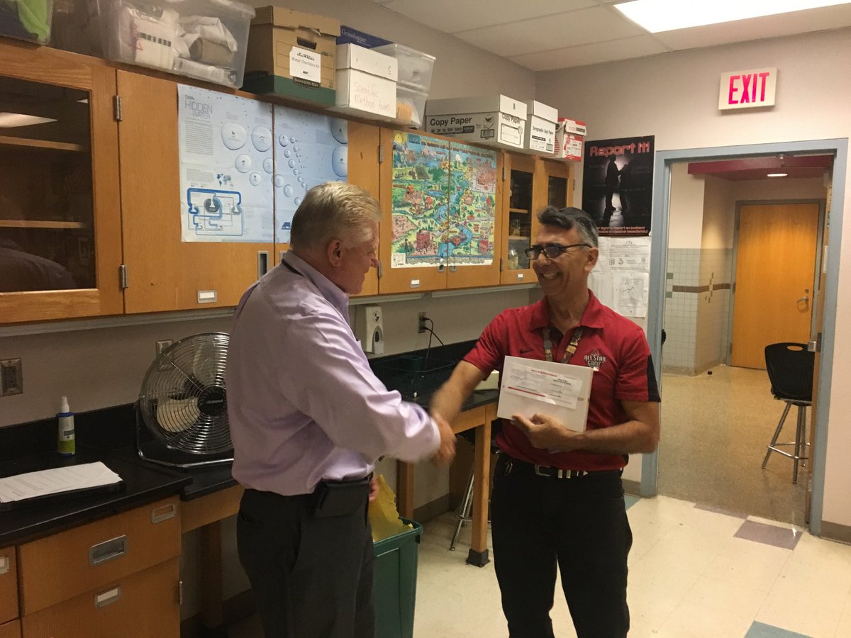 matthewgeorgia's tweet photo. Congratulations to our own Mr. Ramirez for winning an iPad from @foundation4edu, presented by Mr. Pletenik. I thank Mr. Ramirez and all that give their time, talent, and treasure, to supporting the growth and success of our Champions! #LiveHereLearnHere #BeAChampion https://t.co/AMJ6VkVmLx