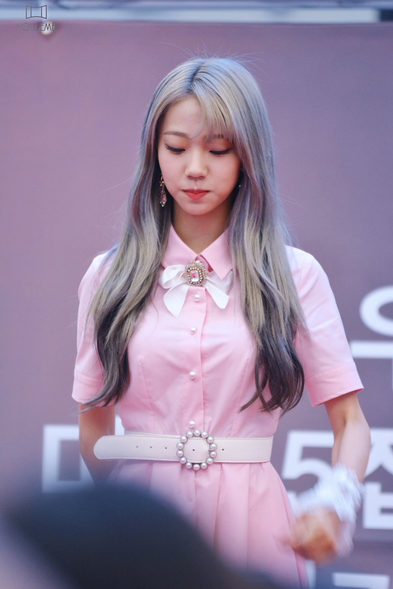 YOULEMEI3's tweet photo. 2018926 사운드웨이브 분당점 공연 HQ(1)
#우주소녀 #여름 #우주소녀_부탁해 https://t.co/28nLfttjFK