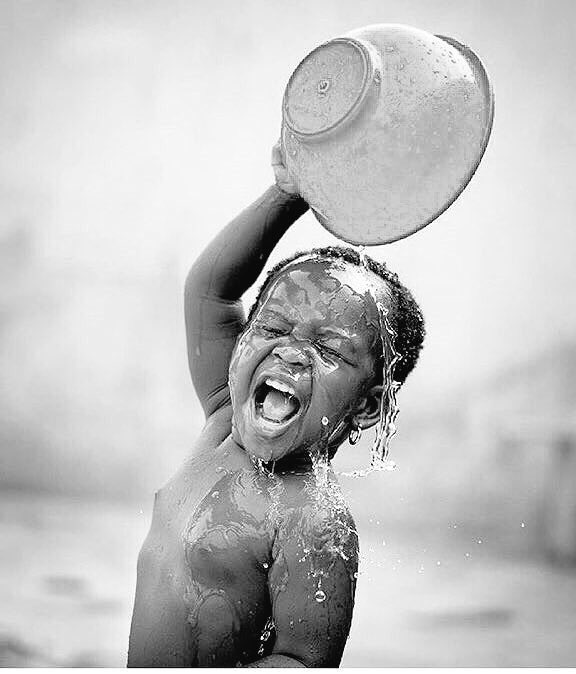 SarDineOiL_911's tweet photo. Like pouring cold water on yourself at dawn during the Harmattan season.. .we started the ice bucket challenge ages ago..
#FineFine https://t.co/AsUiRQdsTb