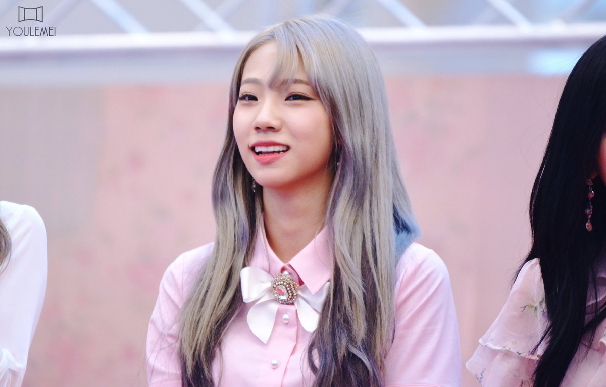YOULEMEI3's tweet photo. 2018926 사운드웨이브 분당점 공연 HQ(1)
#우주소녀 #여름 #우주소녀_부탁해 https://t.co/28nLfttjFK
