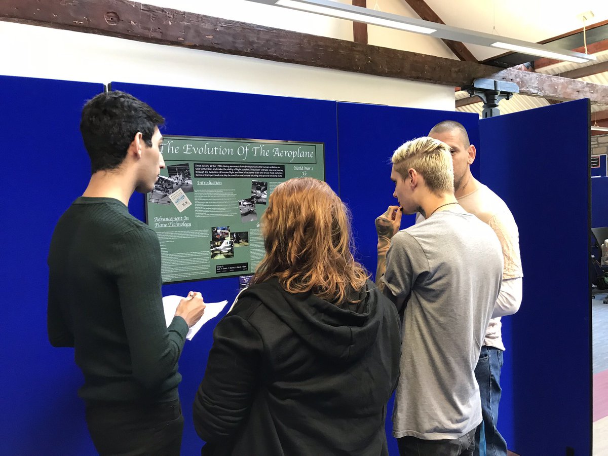 i4_Success's tweet photo. #Flyingstart #UniversityofHuddersfield New Engineering students already making posters, presenting &amp; peer assessing. Understanding assessment rubric. https://t.co/jV56ctTzjo