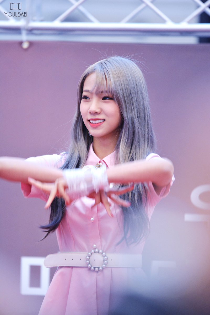 YOULEMEI3's tweet photo. 2018926 사운드웨이브 분당점 공연 HQ(1)
#우주소녀 #여름 #우주소녀_부탁해 https://t.co/28nLfttjFK