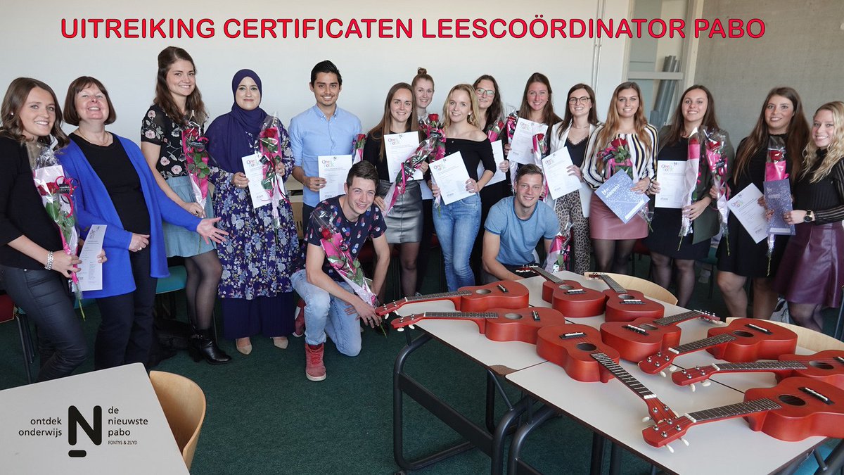 Gistermiddag, woensdag 26 september, vond in lokaal 0.04 de uitreiking plaats van de certificaten leesbevordering. Zoals altijd onder het genot van een hapje, een drankje en... een muzikale activiteit. #Leescoördinator #dNP #minorleesbevordering