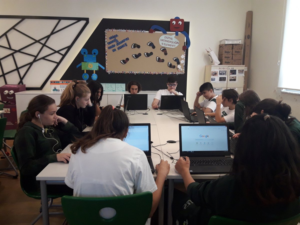 While having their online Diagnostic test the 9th graders and their excitement at Haliç Doga Anatolian High School.☀️ @Didem_Ozgul <a href="/keziban_senel/">Keziban Şenel</a> <a href="/AliRizaLule/">Ali Rıza Lüle</a>