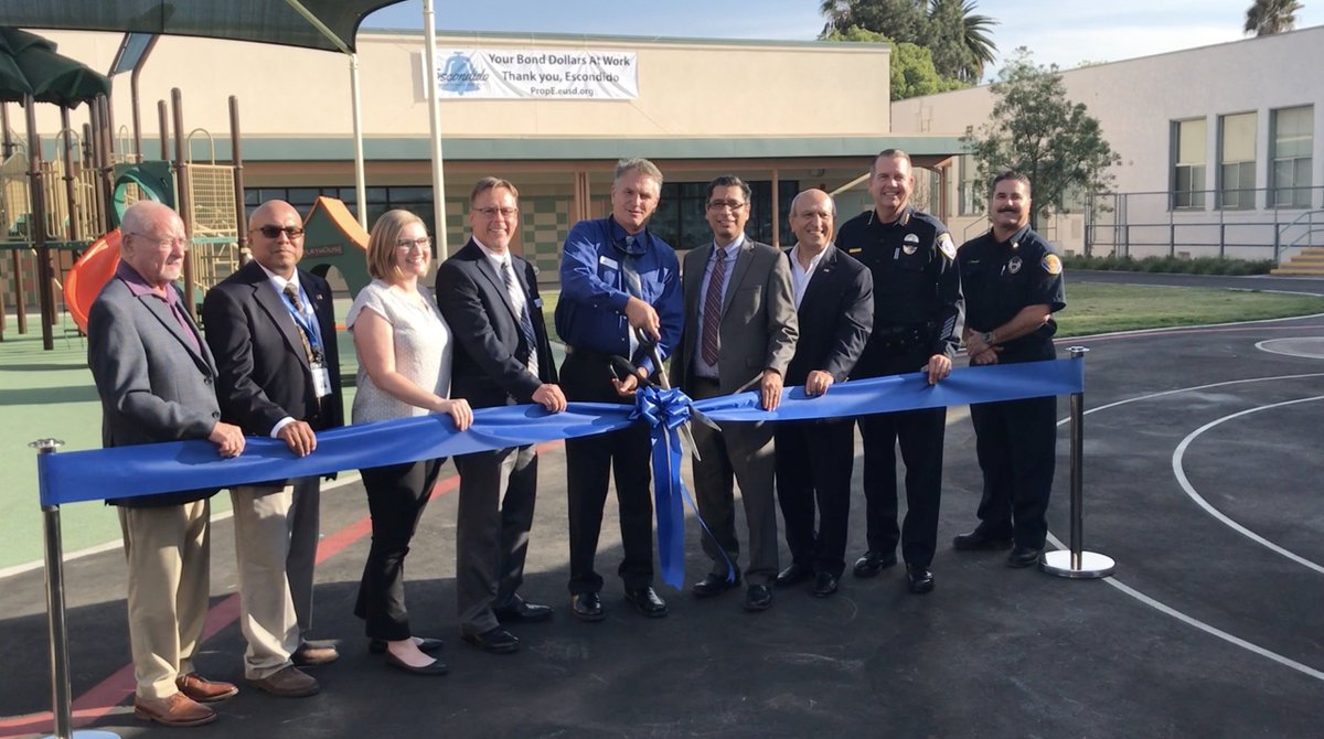 Central_EUSD's tweet photo. #ChooseEUSD After 2 years of construction, the official ribbon cutting for our brand new community center, kindergarten and preschool buildings happened on Wednesday! Thank you Escondido for passing Prop E which allowed this project and others to happen in our district. https://t.co/QQikfJgnqD