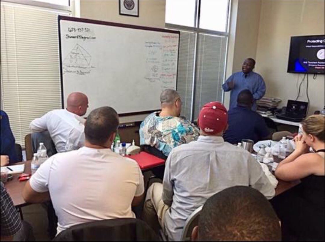 averymitchell_1's tweet photo. Me teaching my 7 Day Executive Protection course for Certified Protection Specialists.
#executivetraining #EPtraining #security #Mentor #Consulting #Coaching #Mentorship #Travel #moti #motiapp #inspire #worldtraveler  #tour #music #celebrity #lifecoach #AverySaid #onlinecoaching https://t.co/hm33izj47O