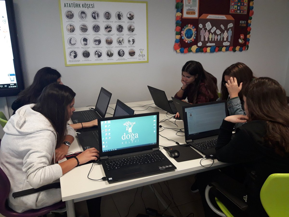 The 11th graders while having their online Diagnostic test at Bayrampaşa Doga Anatolian High school.☀️ @Didem_Ozgul @SerdarAtaun34 <a href="/AliRizaLule/">Ali Rıza Lüle</a>