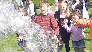 Waqtnewstv's tweet photo. پانی کے بلبلے بنانے کا عالمی ریکارڈ قائم
@GWR #Bubbles #InternationalRecord https://t.co/ev9AEMQxRj
