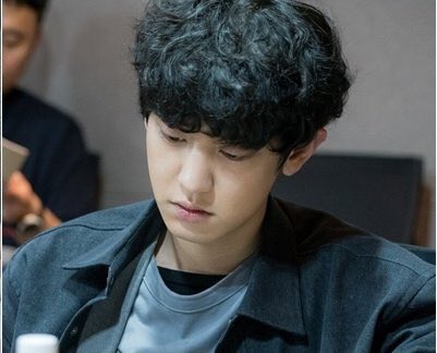 LoeyBerryTrans's tweet photo. Here they described chanyeol’s character as “Chanyeol who plays the role of Hee ju’s Troublemaker younger brother ,Jung SeJu”. It’s given that Hee ju and Se Ju live with their grandma in Spain 

https://t.co/GE26G7G0Nm
 I’m so curious now 🤔😿

#CHANYEOL #찬열 @weareoneEXO https://t.co/VghNBVRUY0