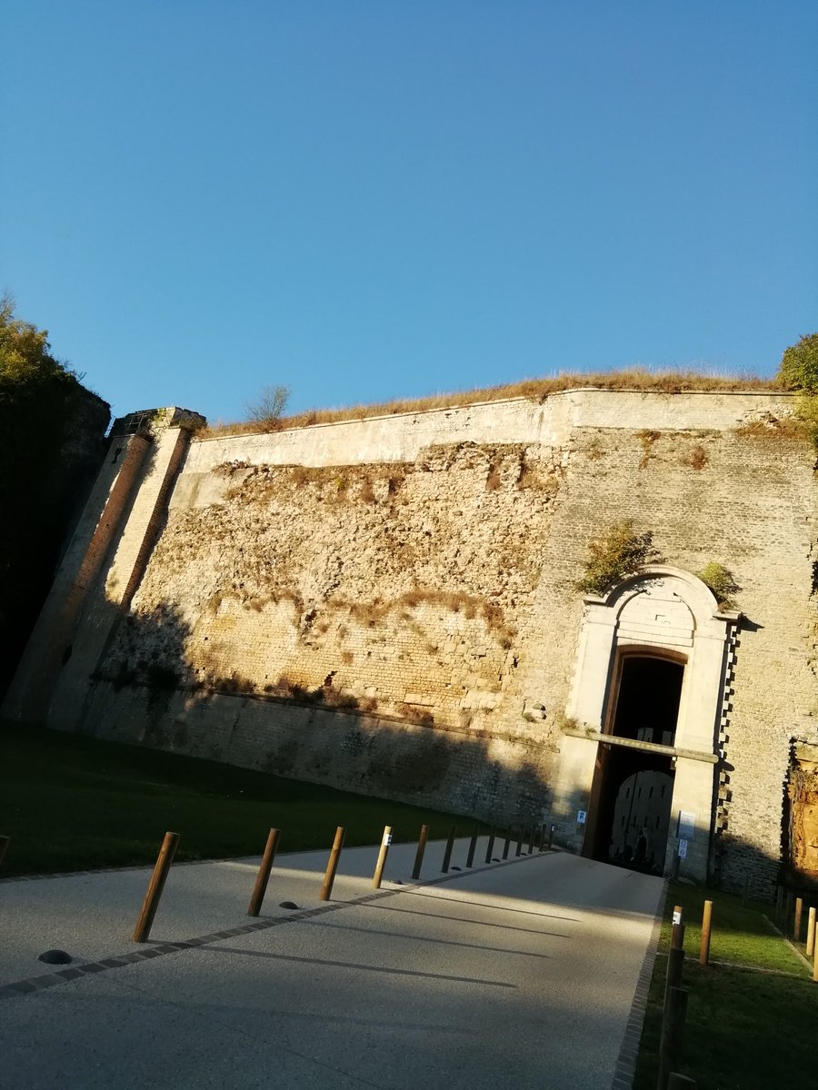 arnaudRenard08's tweet photo. Présentation de #SiMSEO dans le plus grand château de France sous le soleil de Sedan https://t.co/ELDPoXwwXt