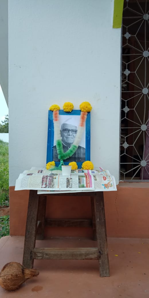 TsidcK's tweet photo. Respected sir celebration of freedom fighter Konda Laxman Bapuji birthday at TSIDC Sub Division, Kothagudem https://t.co/Gxc7bmWikd
