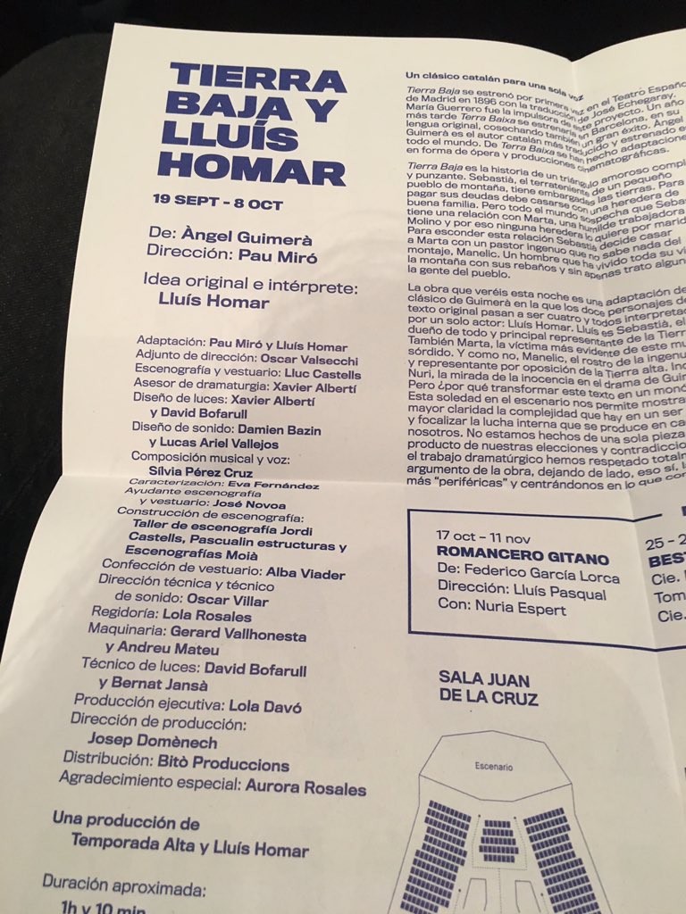 autenticoteatro's tweet photo. .@teatroabadia #Tierrabaja #LuisHomar en estado gracia.Monólogo a 4 voces en el q los cambios personajes se suceden d forma imperceptible y en el q juegan papel muy relevante luz @xalbertig ,sonido y música @silviaperezcruz Obra imperdible.Bravo,Bravo x esta pieza conmovedora https://t.co/luso4GCWwT