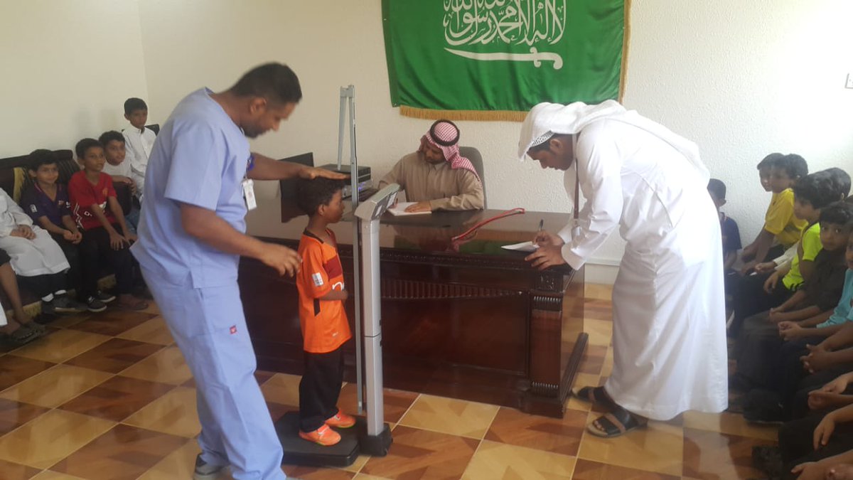 Moe_SBI_05_902's tweet image. ضمن الشراكة المجتمعية بين المدرسة والمركز الصحي بالمحلة نفذ المركز  اليوم قياس كتلة الجسم لطلاب الصف الثالث ومسح التدخين والتبغ لدى طلاب الصف السادس .
 #تعليم_صبيا 
@sabyaedu 
@Hussein_Jaboor 
@sabia_media1  
@amanahmoe 
#يحدث_الآن