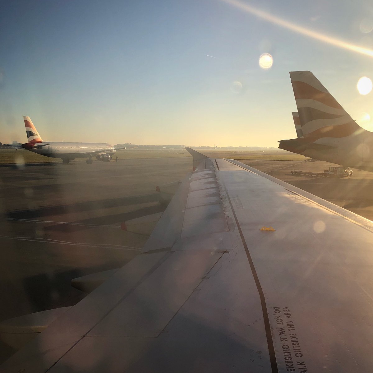 Jamie_ppl's tweet photo. Planes ❤️✈️ - Good morning @heathrow_airport - flying @british_airways to Amsterdam this morning :) #avgeek #nicecommute https://t.co/jE2sf51dM5