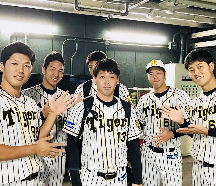 mossanno's tweet photo. オシャレ〜〜(///.///)✧。*
岡本さまお誕生日おめでとうございます🎂🎉🎊
#HappyBirthday #greatpitcher
https://t.co/qr1XoqDGgK https://t.co/BaMRL8VBJM