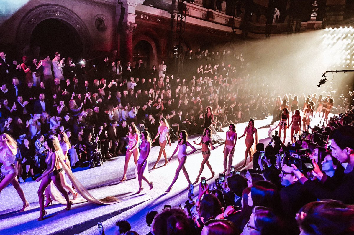 carlgurdjian's tweet photo. #TBT @etam_france Live Show 2018 #FrenchLiberté #Etam #PFW https://t.co/H3eV2Tnwd7