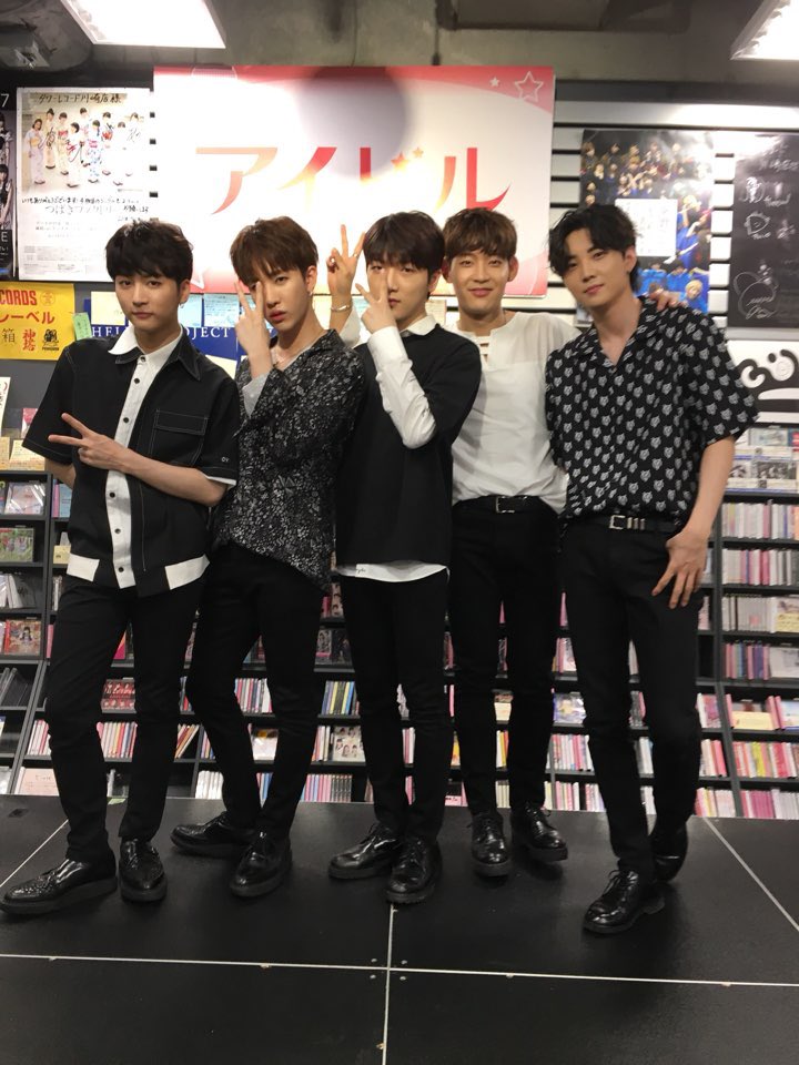 HY_producer's tweet photo. 【XENO-T】

タワーレコード川崎店
雨の中応援しに来てくださり
感謝の気持ちでいっぱいです💕

本日誕生日の #サンウォン への
沢山のおめでとうメッセージも
ありがとうございました🎂

今から平和島BIG LIVE Vol.2です！
周りに負けないくらい大きな声で
応援よろしくお願いします📣

#XENO_T https://t.co/9dQhjz81cC