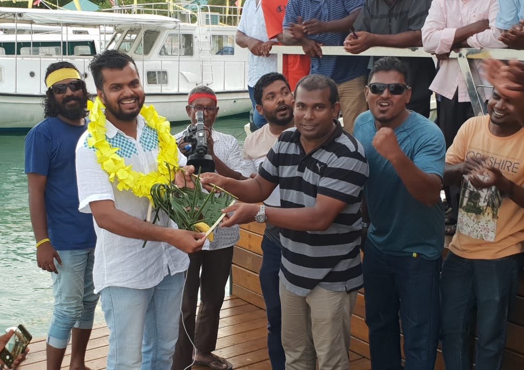 HucenHassan's tweet photo. Lhaai. @ahmed_nihan Tho balahen. Thenadhoo meehane’ bonu thaai miyaa havaale karannango. Thenadhoo meehane bonu Meebu huku modoattale nungo [Huvadhoo Bahuruva] https://t.co/t0HgiEqeXV
