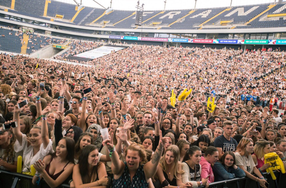 averymitchell_1's tweet photo. Me and my team working The 2017 Wireless Music Festival in Frankfurt, Germany which featured over 80,000 fans in attendance.
#executiveprotection #EPtraining #concerts #tour #motiapp #consulting #security #justinbieber #raesremmurd #travisscott #theweeknd #mgk #onlinetraining https://t.co/KKPeNKyqEd