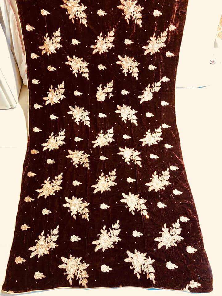 jamalyousaf15's tweet photo. Embroidery velvet shawl
price 4800
2.5 yards
Inbox us for order or what’s app at 03450500335 https://t.co/rbPvK79SNz