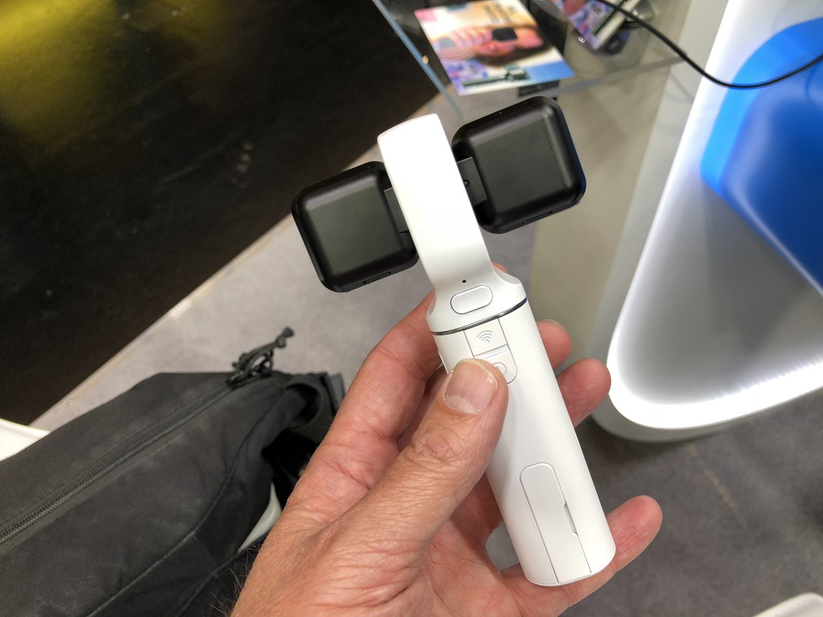 Degreefpartner's tweet photo. Wij waren gisteren bij de @VuzeCamera stand behoorlijk onder de indruk van de nieuwe Vuze XR 360/180 camera. Hij is tot 4 november te bestellen op https://t.co/wQpZXb78dS incl. een gratis Onderwaterhuis en 64gb geheugenkaart. https://t.co/wkIlGVacfJ