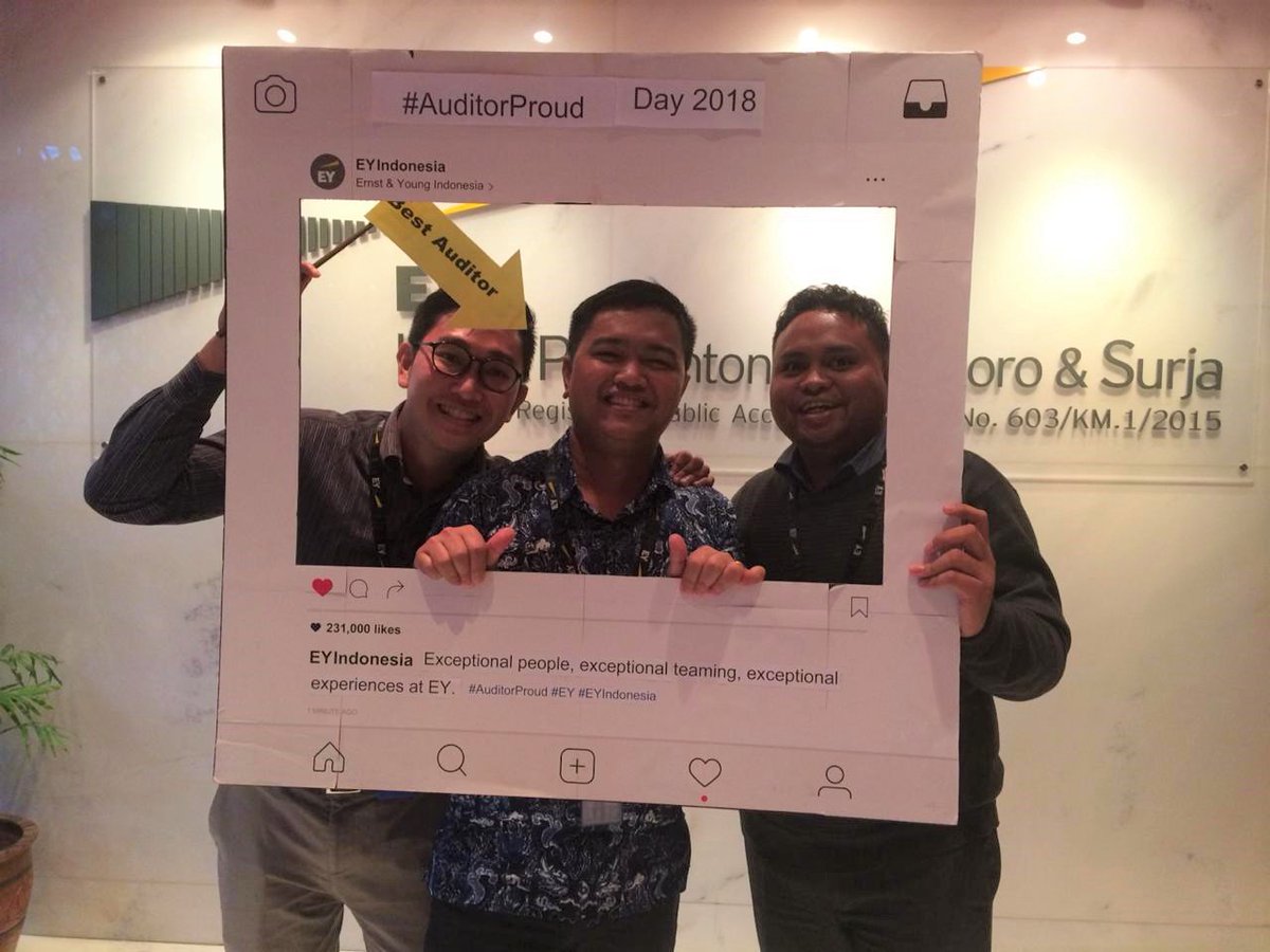 EYIndonesia's tweet photo. In between hours of analyzing reports or proposals on the monitor, our auditors at EY Indonesia office is also joining the #AuditorProud day. It's called a work-life balance :D #EY #AuditorProud #LifeatEY https://t.co/BLzVhomSyB