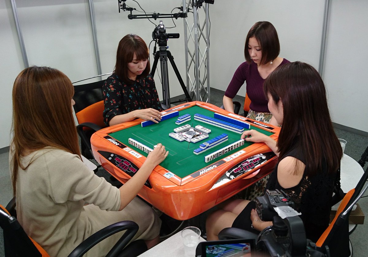 バビィ 夕刊フジ杯19 東京５組第１節 生配信中です 別卓の東京７組では 初代麻雀女王の二階堂瑠美プロが12年ぶりに参戦しております T Co Kynlbwhm9w 夕刊フジ杯麻雀女流リーグ