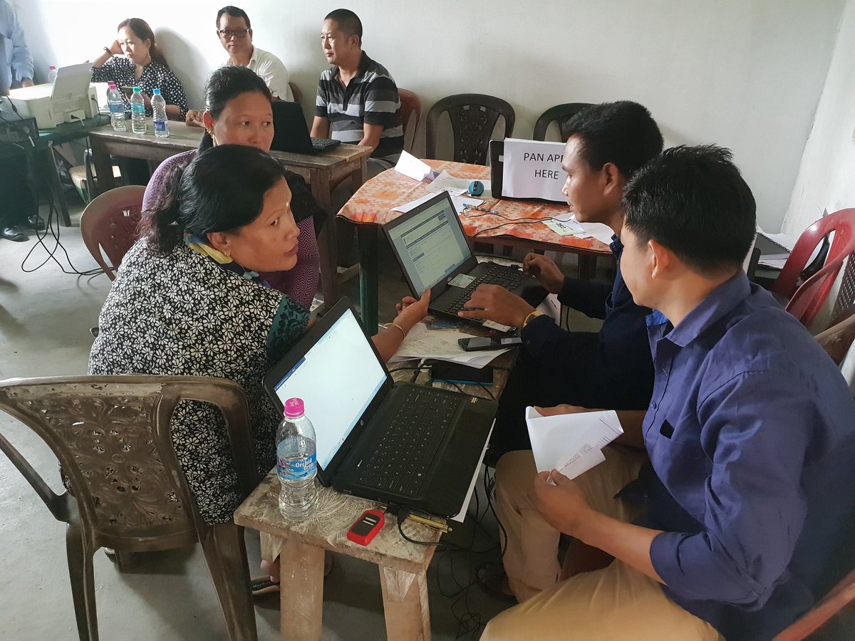DA_PapumPare's tweet photo. Sarkar Aapke Dwar, Lenka village: Common Service Centre (CSC) operators in action. Converged CSC concept of MeiTY with Sarkar Aapke Dwar initiative of Govt of Arunachal Pradesh. @PMOIndia @ArunachalCMO @PemaKhanduBJP @KirenRijiju @narendramodi https://t.co/ECYjgDnSN0