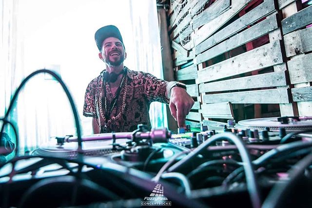 Yet another crazy dope shot from <a href="/concertsocks/">ㅤㅤㅤㅤㅤㅤ</a> from my set at @fozzyfest 
#xrayted #dj #djing #live #realdjing #records #fozzyfest #canada #bc #britishcolumbia #lighting #tech #goldchain #shipwreck #funk #disco #hiphop #breaks #goodfriends #goodtimes #go… ift.tt/2zyRSzH