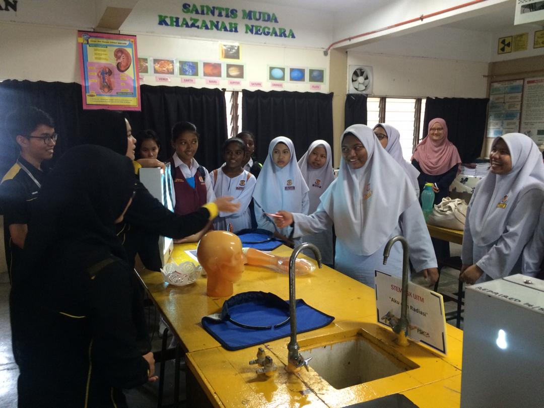 STEM_fsk's tweet photo. [UPDATE] 
Modul “Aku dan Radiasi” oleh Jabatan Pengimejan Perubatan. https://t.co/HWXdc03sfd