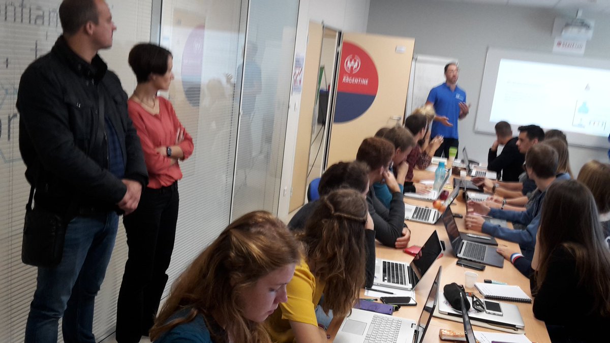 nathschnu's tweet photo. Les étudiants ingénieurs du parcours entrepreneuriat E2I @UniLaSalle_fr participent à  un atelier Google à la pépinière d'entreprises de Beauvais @_Start_lab sur #digitalisation #business https://t.co/loq8Q7NGH1