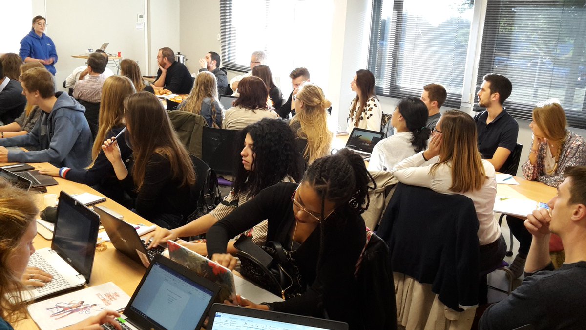 nathschnu's tweet photo. Les étudiants ingénieurs du parcours entrepreneuriat E2I @UniLaSalle_fr participent à  un atelier Google à la pépinière d'entreprises de Beauvais @_Start_lab sur #digitalisation #business https://t.co/loq8Q7NGH1