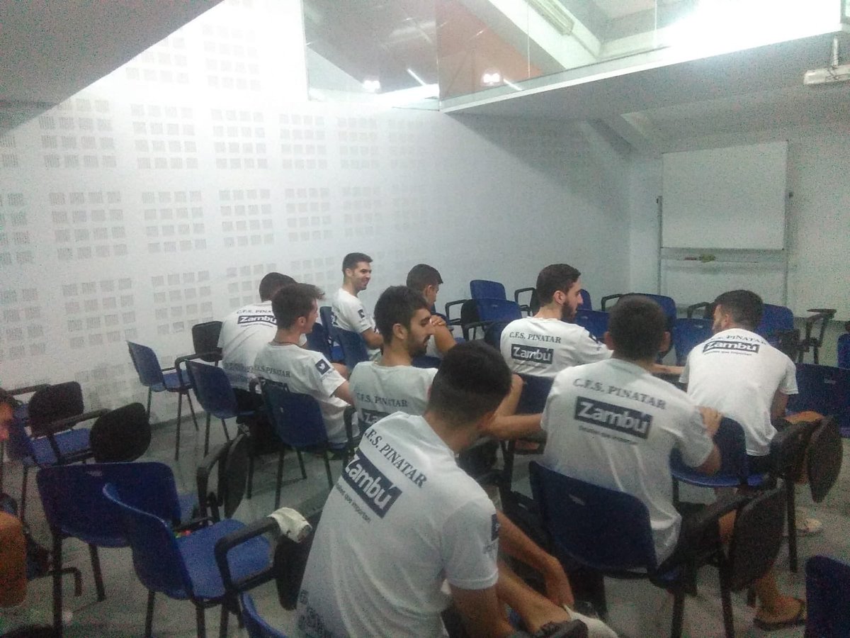CFS_Pinatar's tweet photo. INSTITUCIONAL - Ayer el primer equipo Zambú CFS Pinatar volvió a entrenarse en las magníficas instalaciones deportivas de la Universidad de Murcia, gracias al acuerdo de colaboración suscrito por ambas entidades. #GoPinatar #GoUMU 💙⚽️💚 https://t.co/IUPbeWpUWG