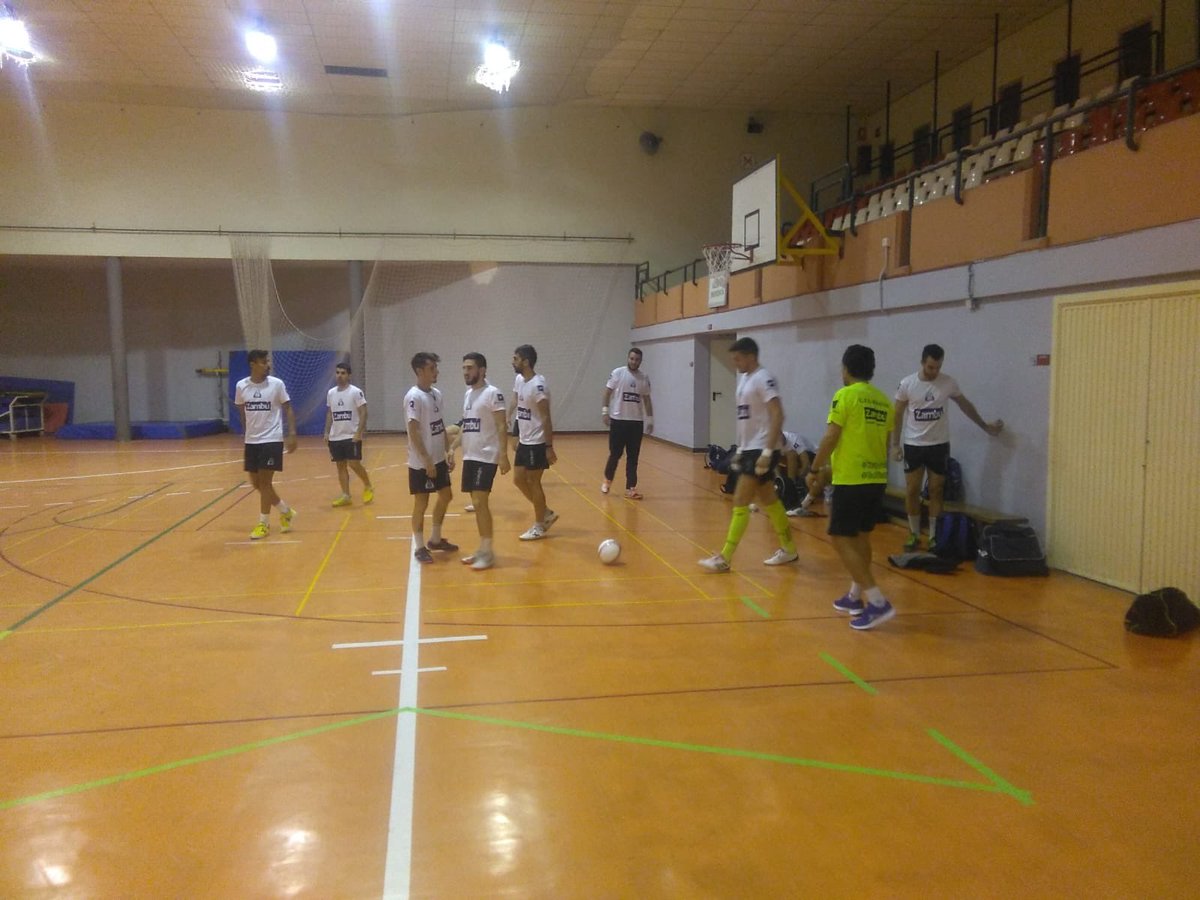 CFS_Pinatar's tweet photo. INSTITUCIONAL - Ayer el primer equipo Zambú CFS Pinatar volvió a entrenarse en las magníficas instalaciones deportivas de la Universidad de Murcia, gracias al acuerdo de colaboración suscrito por ambas entidades. #GoPinatar #GoUMU 💙⚽️💚 https://t.co/IUPbeWpUWG