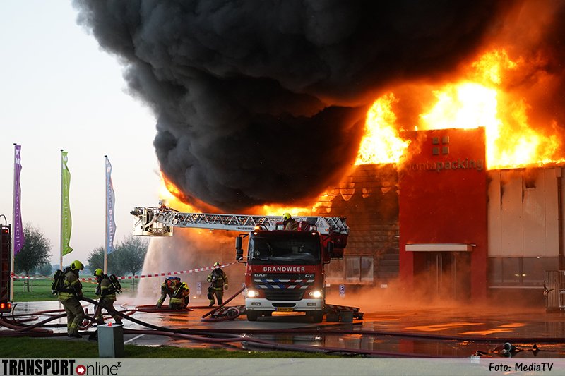 transportonline's tweet photo. Grote brand bij Monta Packing in Molenaarsgraaf [+foto's]

--> https://t.co/MDCNIb7bam

#brand #Molenaarsgraaf #MontaPacking https://t.co/Ut7JieZxvq