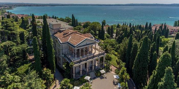 VillaCortine's tweet photo. #Sirmione, weekend di nozze da favola al Villa Cortine | @quibresciait https://t.co/coZyigEiZB https://t.co/CZIfjDe64s
