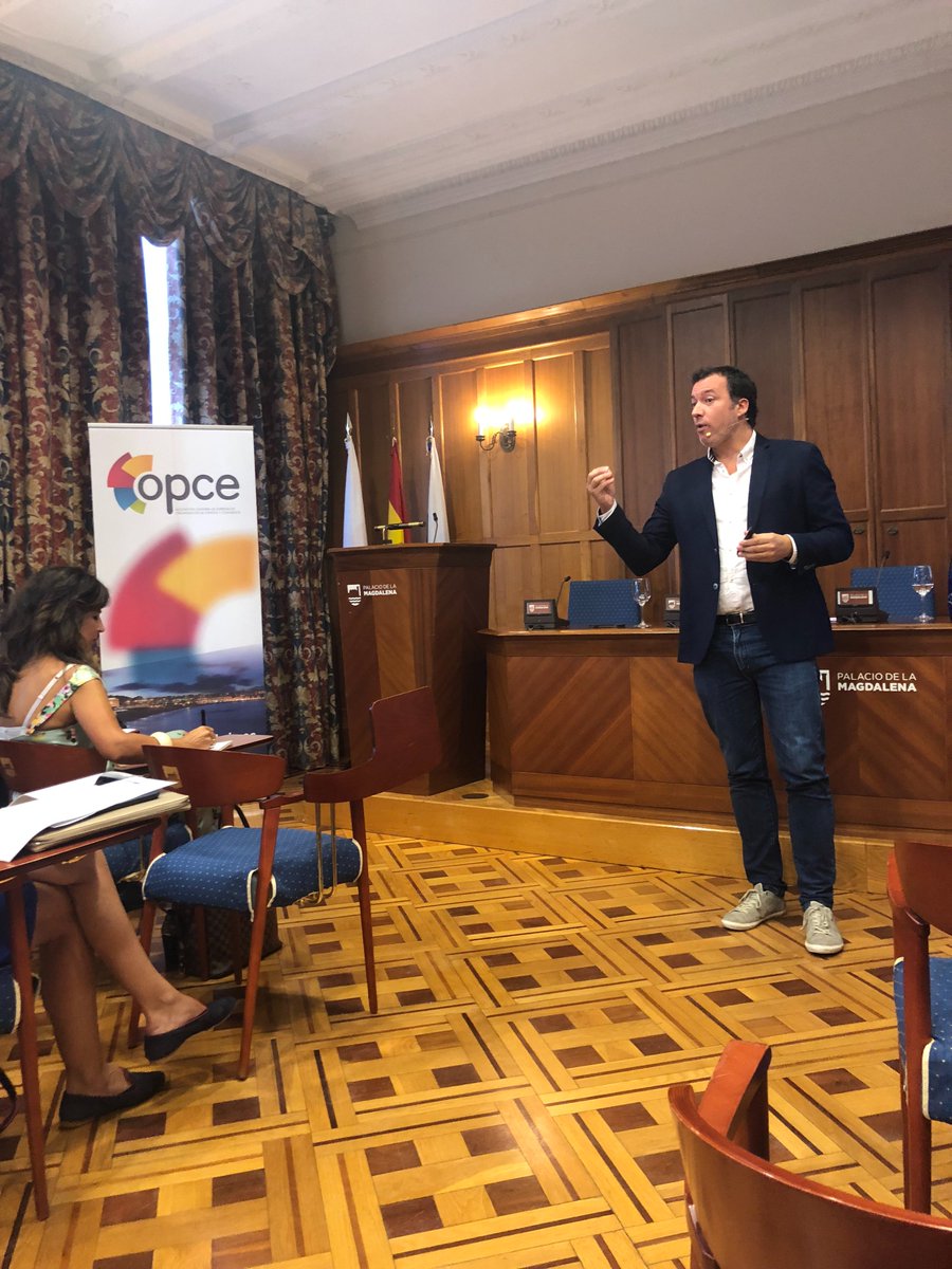 semilla_com's tweet photo. "El impacto de la comunicación fuera de la sala en un evento" Rafa Gutiérrez @trevolvision 
@PdelaMagdalena #eventolab @OpceCantabria https://t.co/K4D3Y9V4Fk