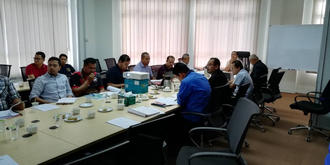 UPKZonTimur2's tweet photo. Mesyuarat Tapak ke 34 Projek Menaiktaraf Jalan Masuk Ke Bera Dari Jalan FR10, Pahang pada 27 September 2018 telah dipengerusikan oleh Pengurus Besar Kanan Pembinaan. Pelaksanaan kerja ditapak berjalan dengan lancar sebagaimana jadual perancangan.@HasmiJkr @azamdin212 https://t.co/wz6oMqPyDr