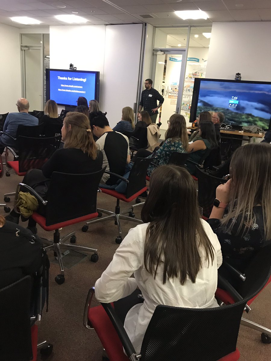 <a href="/TroyHammo/">Troy Hammond</a> lookalike (<a href="/chielvanasch/">Chiel Van Asch</a>) doing his thing during <a href="/WellyRecMeetup/">WellyRecMeetup</a> tonight #WellyRecMeetup great night had by all