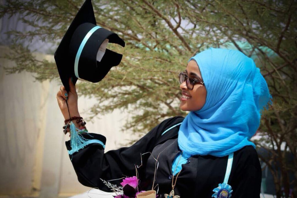 NajmaWarsame1's tweet photo. 27/9/2017........ Time is Running....It was yesterday but it's seems today. Happy one year anniversary....👩🎓🌷🌸💫🤣 Always Keep shining, Smiling and Fighting...💪🤣👩❤️👩💫🌼
#2017goals💪
#gradutionmemory👩🎓
#womenpower💪
#happyfaces😊
#oneyearanniversary❤️ https://t.co/1p2LX9nZXv
