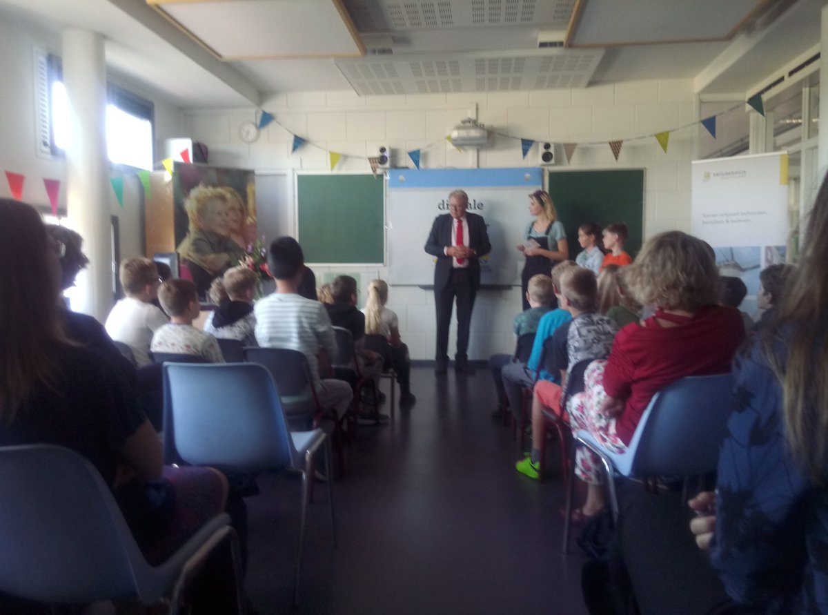 'Kunst en cultuur kan niet genoeg gegeven worden op school' Commissaris van de Koning lanceert de #digitalescheurkalender Zuid-Holland. Gefeliciteerd Kunstgebouw en Erfgoedhuis Zuid-Holland. #cultuursnack #trots!