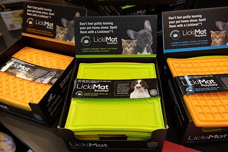 Spotted @PATS_TELFORD the Lickimat <a href="/SharplesPet/">Sharples Pet 🦮</a> Great idea and sure to be a winning product bit.ly/2Q8wtCP