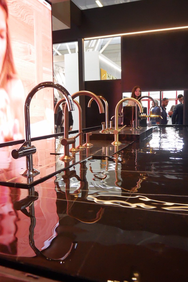 salabanonews's tweet photo. Cuarto día en la feria italiana @CersaieOfficial, un escaparate perfecto para mostrar los últimos diseños y las más avanzadas tecnologías. #revistasalabaño #Cersaie2018 
https://t.co/Hpu26A6cDD https://t.co/M9wXlt0EJP